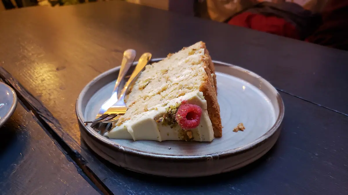 Victoria’s Bakes and Cakes – cake shop in Risca town centre